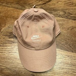 Never worn light pink Nike baseball hat